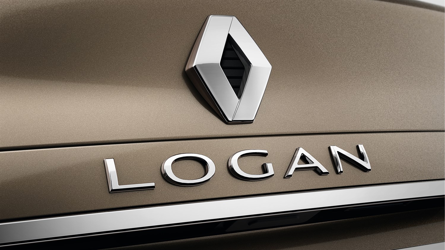 Renault LOGAN - zoom sur logo Renault face arrière