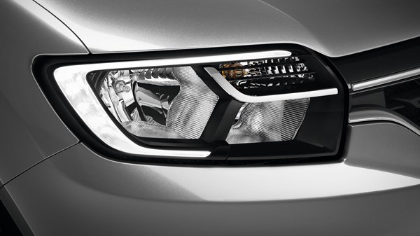 Renault LOGAN - zoom feu avant, nouvelle signature lumineuse